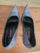 Buty na obcasie z drobnym brokatem
