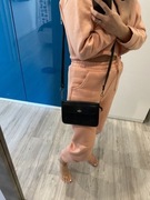 Mala czarna torebka lub kopertowka na dlugim pasku