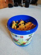 Klocki konstrukcyjne clics play&build wiaderko