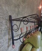 Stara metaloplastyka z lat 70-tych PRL- wieszak z półką szer.85 cm.