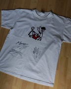  Koszulka Cancer Fighters z autografami Bedoesa, Kuqe 2115 i Eryka Moczko. 