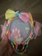 Opaska że sztucznym warkoczem 