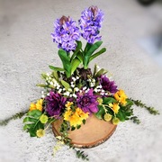 Kompozycja na drewnie sztuczne kwiaty stroik wiązanka grób kolumbarium