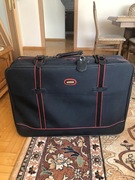 Walizka kolor czarny, wymiary:80cm x 60cm x 22cm, stan bardzo dobry  