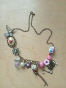 NASZYJNIK NA ŁAŃCUSZKU Z ZAWIESZKAMI RETRO VINTAGE CHARMS