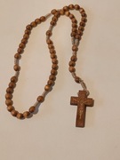 Drewniany różaniec na sznurku 31,3 cm
