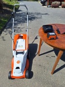 Zestaw: Kosiarka STIHL RMA 235 z akumulatorem AK 30 i ładowarką AL 101