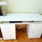 Rezerwacja. Biale Biurko, stan dobry