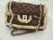 torebka brązowo beżowa z eko zamszu z futerkiem 