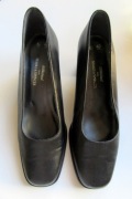 Eleganckie czolenka M&S czarna skora obcasy r. 40 jn