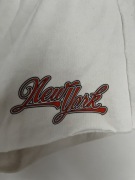 Kremowe spodenki z nadrukiem