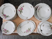 Porcelana Wałbrzych serwis obiadowy na 12 osób 41 el. Fryderyka w róże