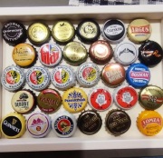 kolekcjonerskie kapsle po piwie