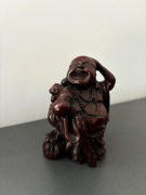 Figurka rzeźba buddy na pomyślność i pieniądze żywica czerwona