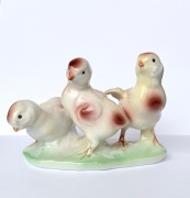 Porcelanowa figurka Pisklęta Curtea de Arges Rumunia Vintage PRL