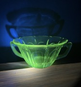  cukiernica kompotierka bulionowka szklo nie-uranowe, stara, ladna