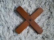 Stary drewniany stojak pod choinkę mały