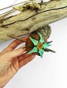Oryginalna ręcznie zdobiona spinka do włosów z szmaragdowym kwiatem