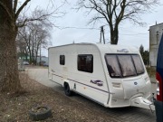 Skup kempingów przyczepy i kampery