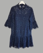 Damska elegancka koronkowa sukienka granatowa z krótkim rękawem uniwersalna