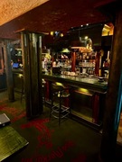 Wyposażenie Restauracji, Kawiarni: Zabudowa Baru, Sofy, Stoły. 