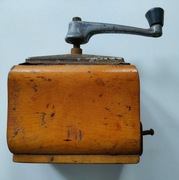 Stary młynek do pieprzu Cz