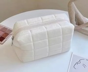 Ekskluzywna kosmetyczka z litego futra – luksus, który musisz mieć! 