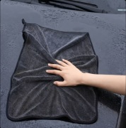 RĘCZNIK Z MIKROFIBRY DO SAMOCHODU