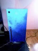 Konsola Xbox Series X wraz z padem 