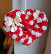 Serce dekoracyjne z piankowych róż 