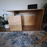 Biurko  w kolorze dębowym 