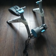  Trenażer marki Tacx, model FlowSmart T2240