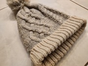 ciepła gruba wełniana  dwukolorowa czapka z pomponem warkocze 