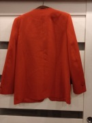 Żakiet czerwony elegancki.