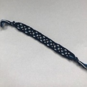 własnoręcznie robiona bransoletka z muliny 