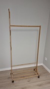 Stojak na ubrania z haczykami i kółkami 100x35x157 cm Bambus