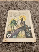 Ewa Szelburg Zarembina na zielonej trawie