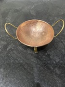Miedziana młotkowana miseczka 11,5 cm z uchwytami, stan dobry