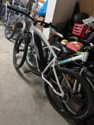 Rower elektryczny Rockrider MTB E-ST100 27.5