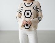 Ażurowy sweter, boho, szerokie rękawy, metodą szydełkowa