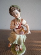 Figurka z porcelany kobieta