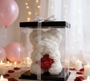 Miś z róż 25 cm – romantyczny prezent na Walentynki i rocznicę