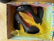 Irregular choice r 40 czarne pantofle 