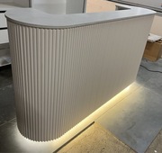 Lada recepcyjna nowa, lamele, biała, zaokrąglona