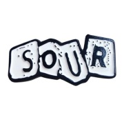 solidny duży metalowy pin przypinka broszka Olivia Rodrigo / SOUR