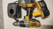 DeWALT DCD920 wkretarka sprawna ..baterie schrott