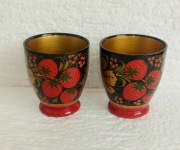 Chochłoma, dwa drewniane kubki rosyjskie