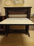 Stary zabytkowy magiel ręczny 