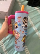 Duzy metalowy kubek ze slomka