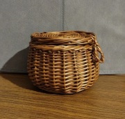 Szkatułka wiklinowa, kuferek, mała